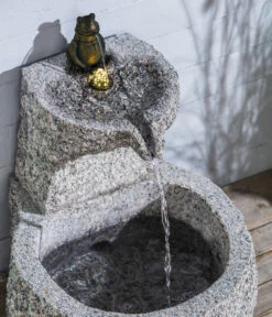 Dehner Granit-Gartenbrunnen Froschkönig, Ca. Ø50/H55 Cm 17 Dehner Granit-Gartenbrunnen Froschkönig, Ca. Ø50/H55 Cm -Pflanzenglück Geschäft 4315628 WE DE 006 DehnerGranitGartenbrunnenFroschkoenig