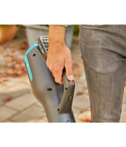 GARDENA Akku-Bläser PowerJet 18V P4A Set -Pflanzenglück Geschäft 6726350 WE MO 007 GARDENAAkkuBlaeserPowerJet18VP4ASet 1