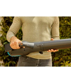 GARDENA Akku-Bläser PowerJet 18V P4A Set -Pflanzenglück Geschäft 6726350 WE MO 008 GARDENAAkkuBlaeserPowerJet18VP4ASet 1